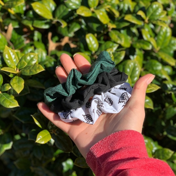 Accessories - Scrunchie Set 🍃🖤